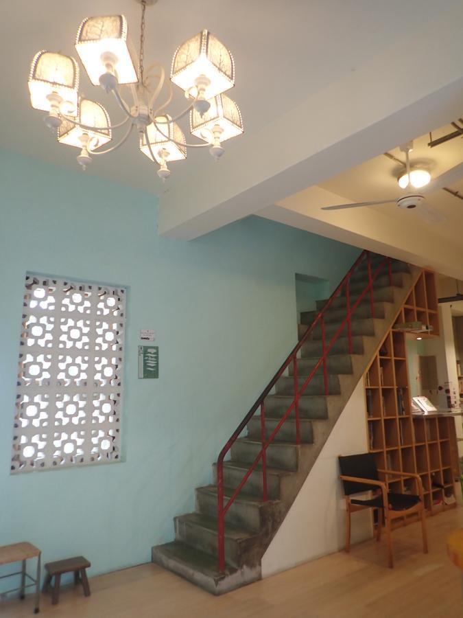 City Hut 1828 Tainan Exterior photo
