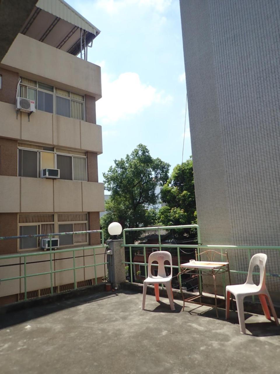 City Hut 1828 Tainan Exterior photo